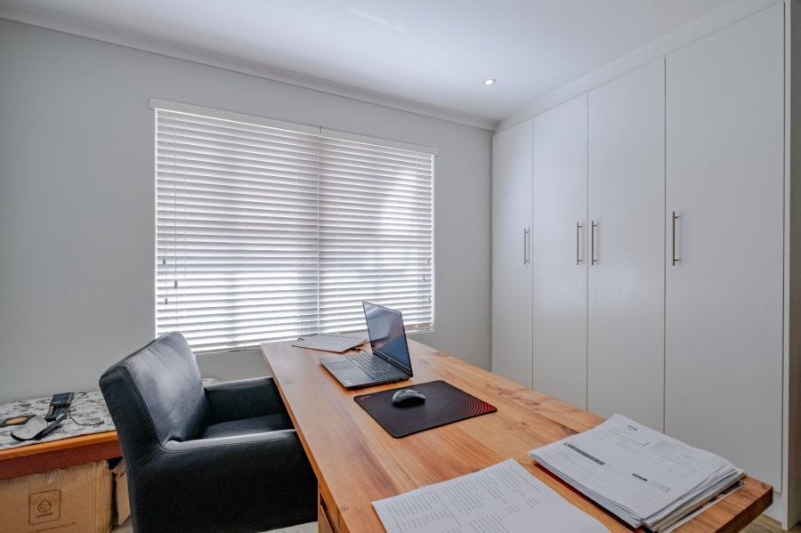 3 Bedroom Property for Sale in Chanteclair Western Cape